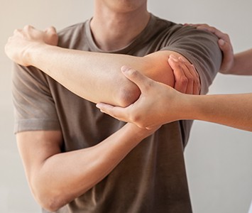 Doctor for Elbow Pain San Antonio